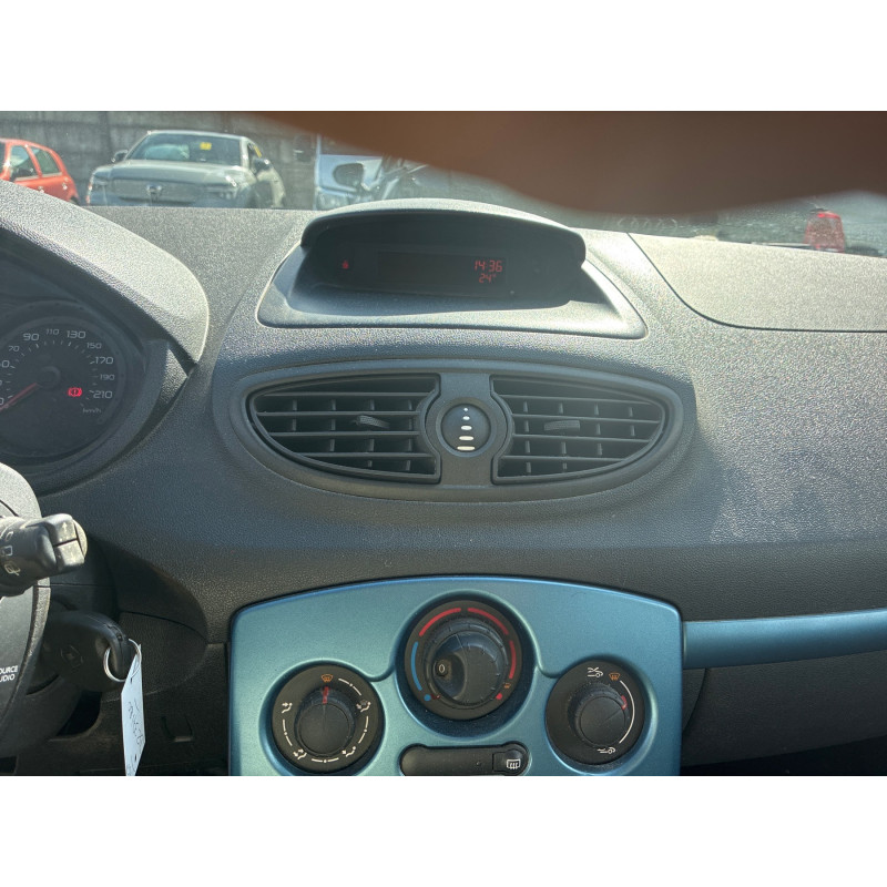 RENAULT CLIO 3 PHASE 1 1.2i - 16V Photo n°31