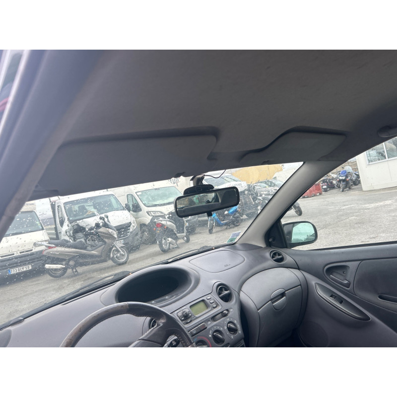 TOYOTA YARIS 1 PHASE 1 1.0i - 16V Photo n°10