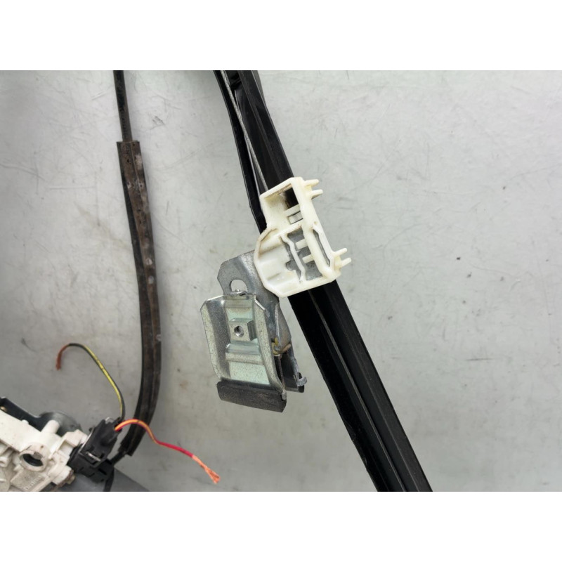 Leve vitre electrique avant droit VOLKSWAGEN POLO 3 Photo n°1