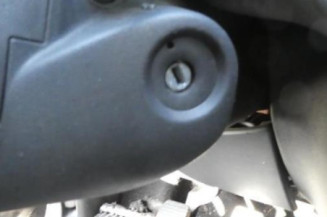 Serrure arriere droit PEUGEOT 208 1