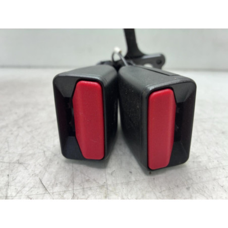 Attache ceinture arriere droit RENAULT CLIO 4