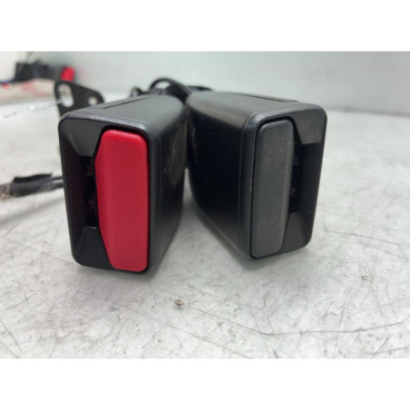 Attache ceinture arriere gauche RENAULT CLIO 4