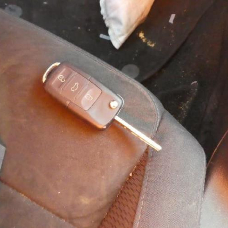 Bouton de warning VOLKSWAGEN GOLF 6 Photo n°16