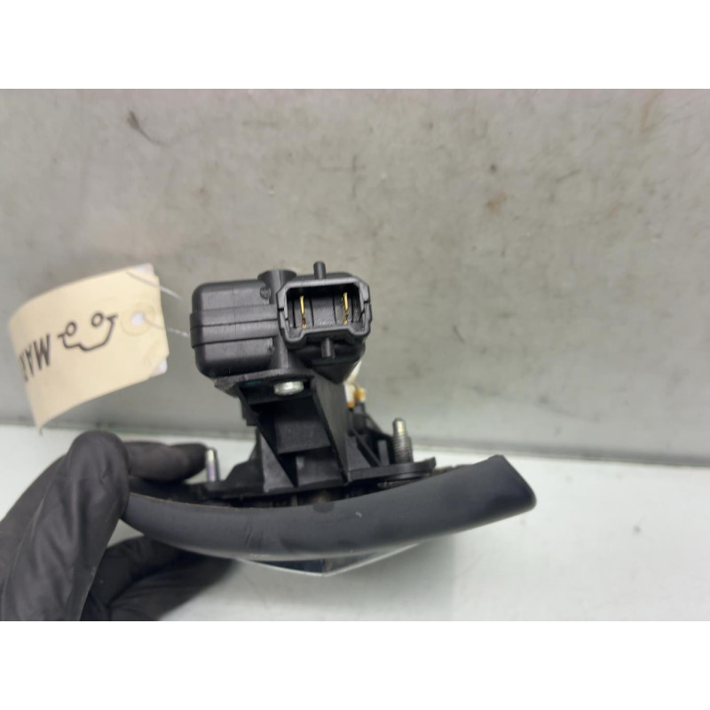 Bouton de coffre RENAULT CLIO 2 Photo n°4