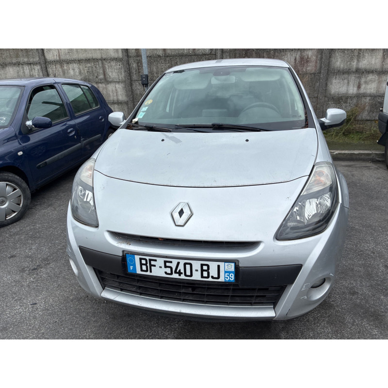 Attache ceinture avant gauche RENAULT CLIO 3 Photo n°6