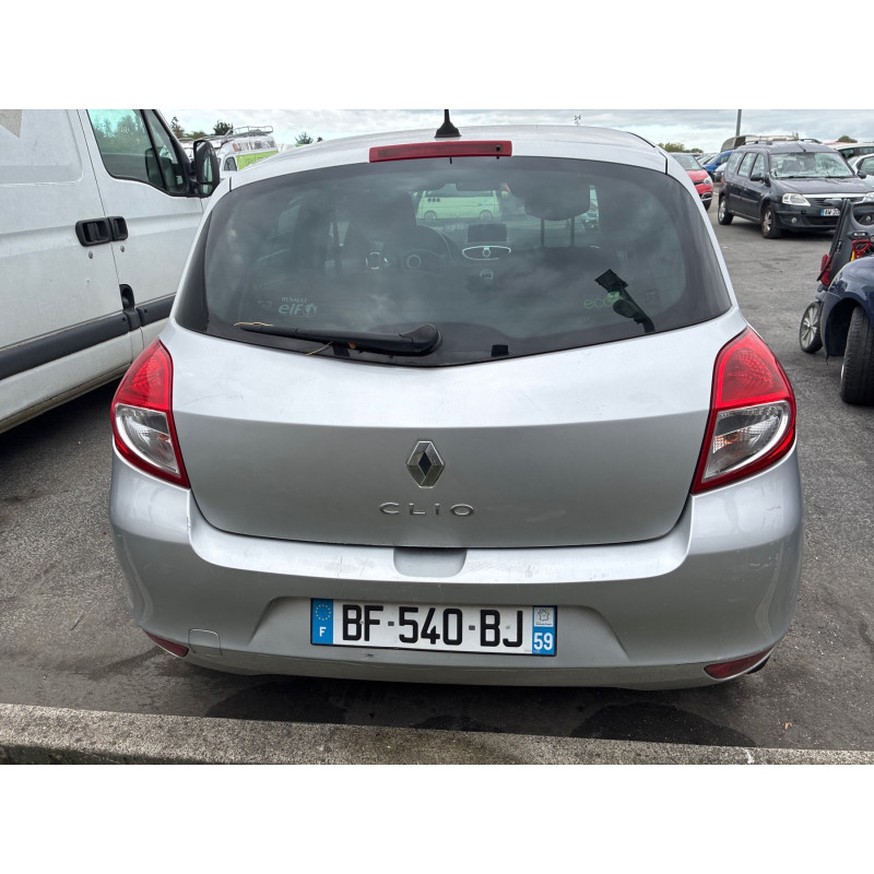 Attache ceinture avant gauche RENAULT CLIO 3 Photo n°9