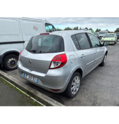 Attache ceinture avant gauche RENAULT CLIO 3