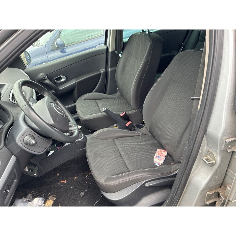 Pare boue avant gauche RENAULT CLIO 3 Photo n°16