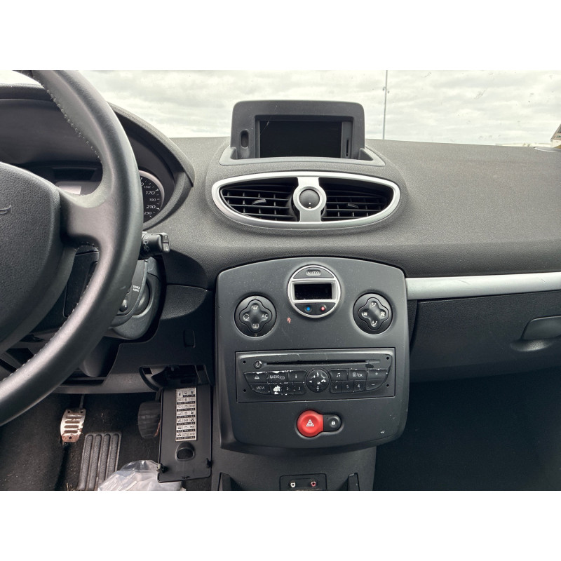 Pare boue avant gauche RENAULT CLIO 3 Photo n°17