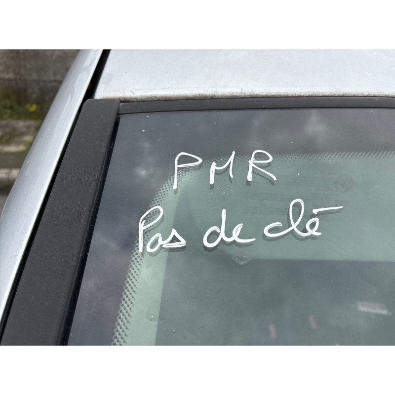 Pare boue avant gauche RENAULT CLIO 3 Photo n°19