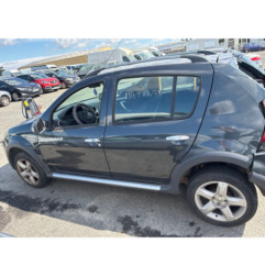 Attache ceinture avant droit DACIA SANDERO 1