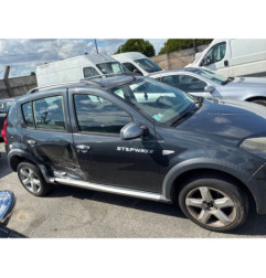 Attache ceinture avant droit DACIA SANDERO 1