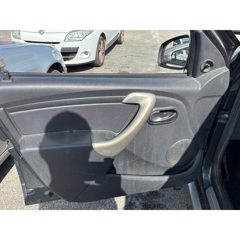 Attache ceinture avant droit DACIA SANDERO 1 Photo n°18