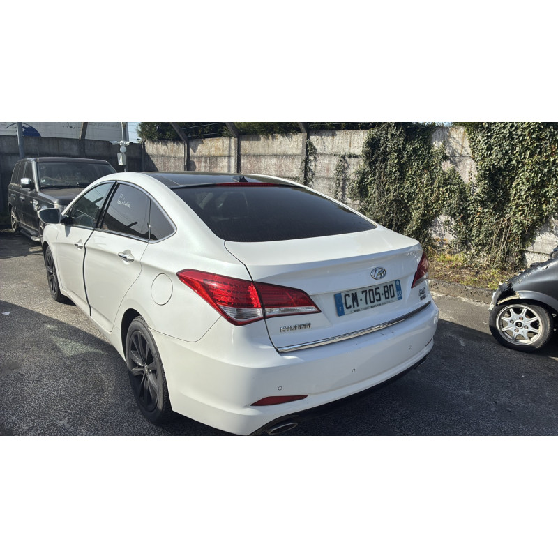 Attache ceinture arriere gauche HYUNDAI I 40 Photo n°9