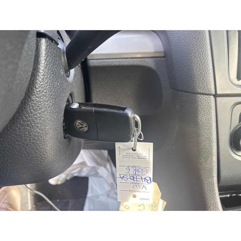 Attache ceinture avant gauche VOLKSWAGEN GOLF 6 Photo n°13