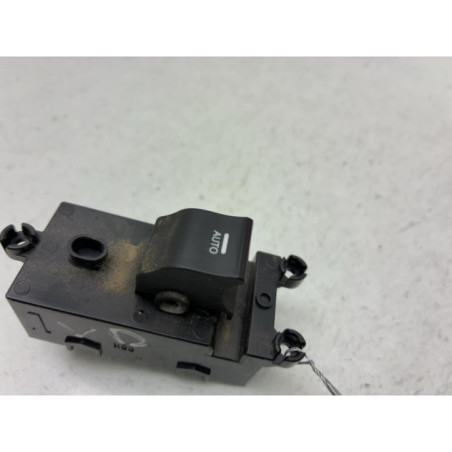 Interrupteur de leve vitre avant droit HYUNDAI I 40