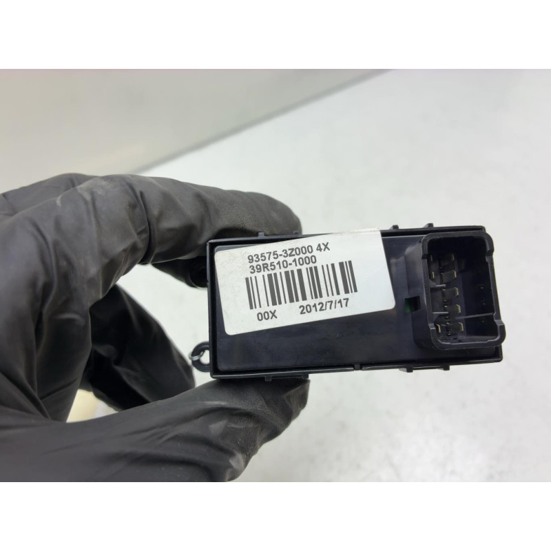 Interrupteur de leve vitre avant droit HYUNDAI I 40 Photo n°5