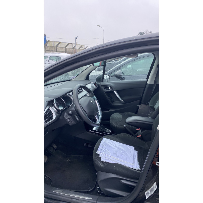 Pare boue avant gauche CITROEN C3 2 Photo n°11