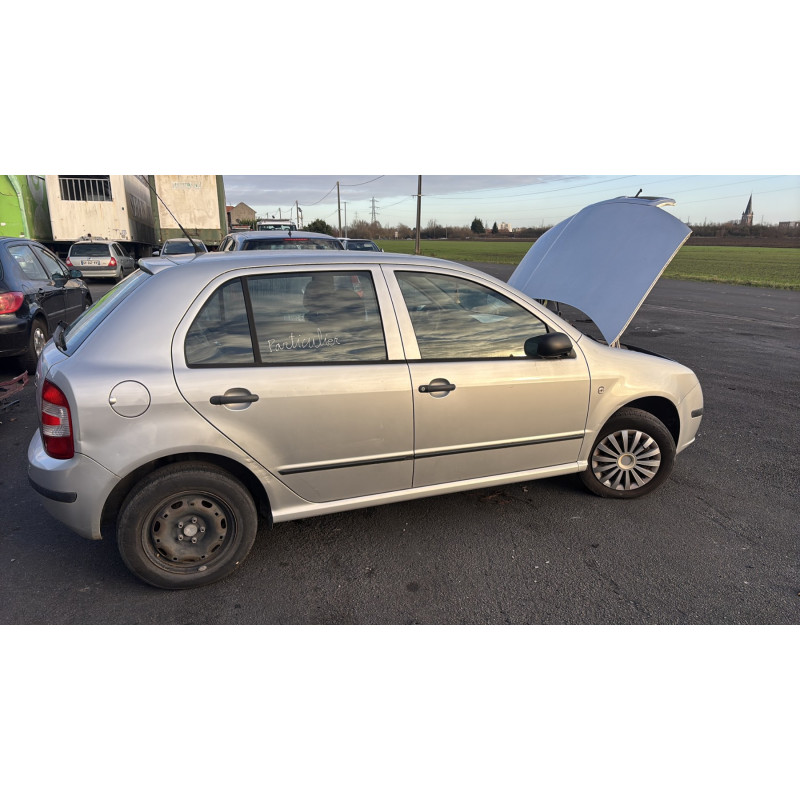 Pare boue avant droit SKODA FABIA 1 Photo n°16