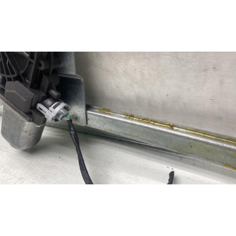 Leve vitre electrique avant gauche RENAULT MODUS Photo n°4