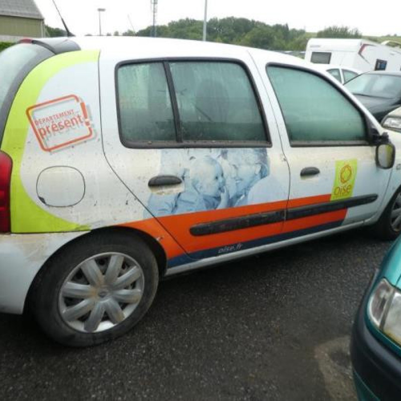 Malle/Hayon arriere RENAULT CLIO 2 CAMPUS Photo n°4