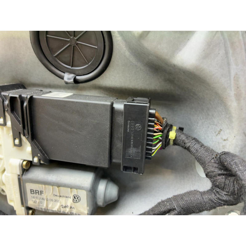 Leve vitre electrique avant gauche VOLKSWAGEN GOLF 4 Photo n°5