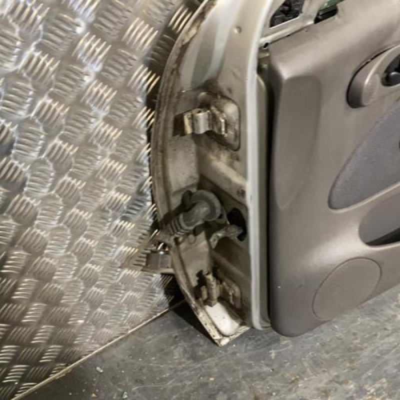 Porte avant droit MAZDA 121 3 Photo n°4