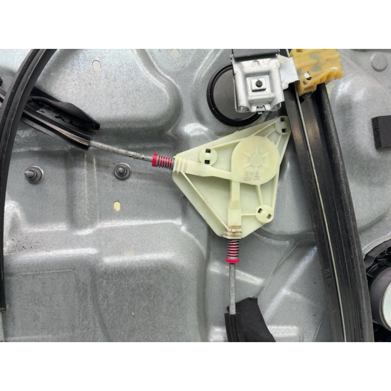 Leve vitre electrique avant droit VOLKSWAGEN POLO 4 Photo n°8