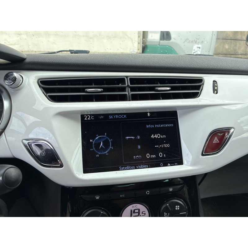 Custode avant droit (porte) CITROEN DS3 Photo n°15