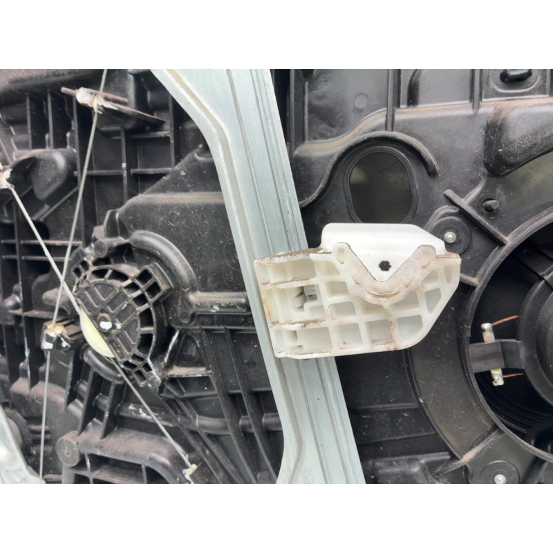 Leve vitre electrique avant droit KIA CEE-D 2 Photo n°5