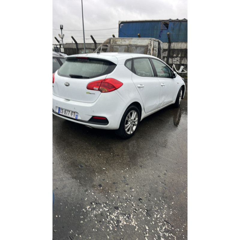 Attache ceinture avant droit KIA CEE-D 2 Photo n°8