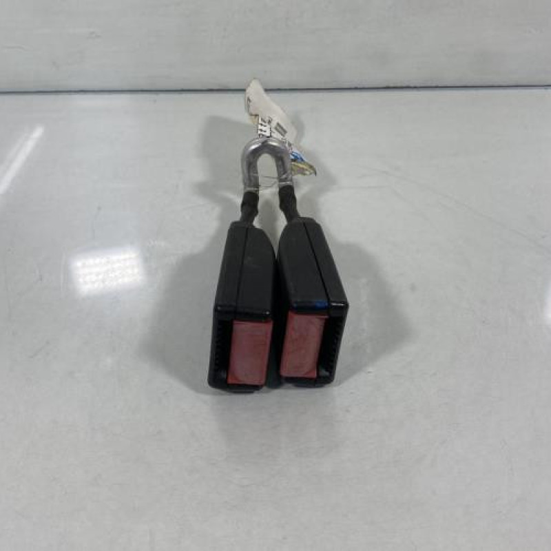 Attache ceinture arriere droit OPEL CORSA C Photo n°1