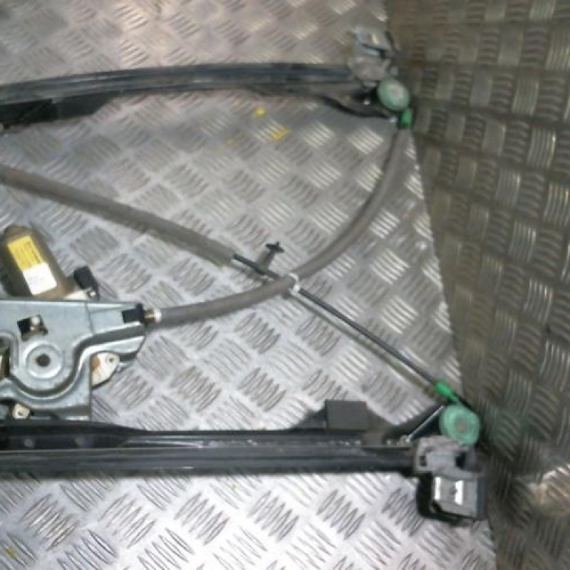 Leve vitre electrique avant droit FORD FOCUS 1 Photo n°1