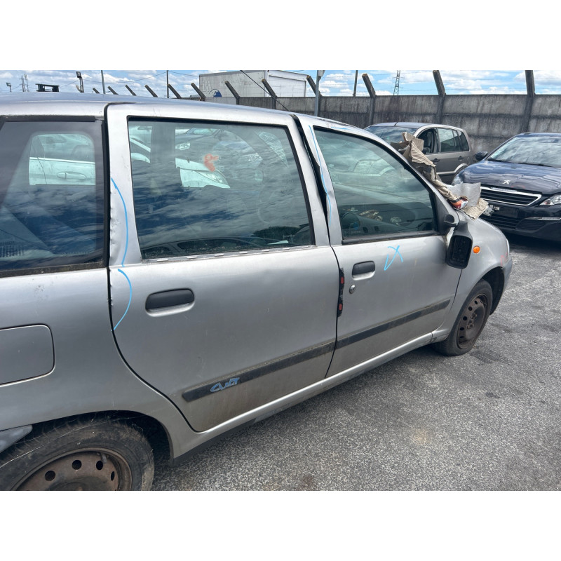Vitre avant droit FIAT PUNTO 1 Photo n°13
