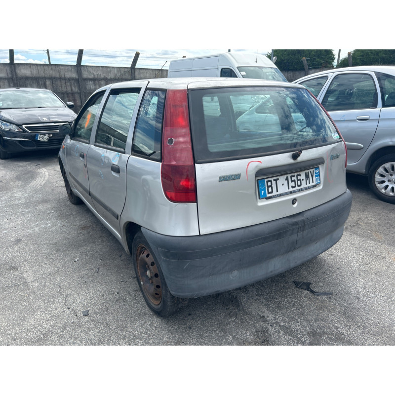 Vitre avant droit FIAT PUNTO 1 Photo n°16