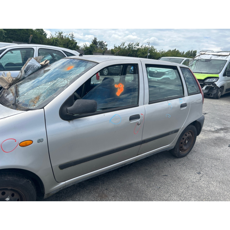 Vitre avant droit FIAT PUNTO 1 Photo n°20
