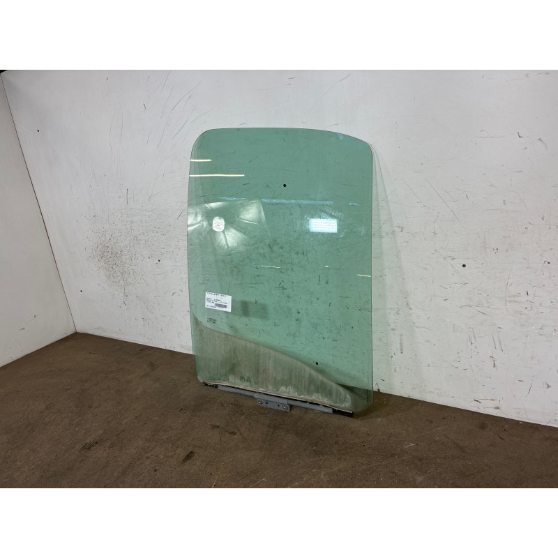 Vitre avant droit RENAULT MASTER 2 Photo n°4