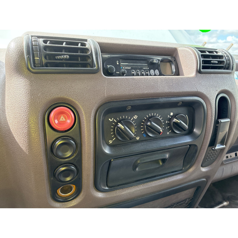 Vitre avant droit RENAULT MASTER 2 Photo n°8