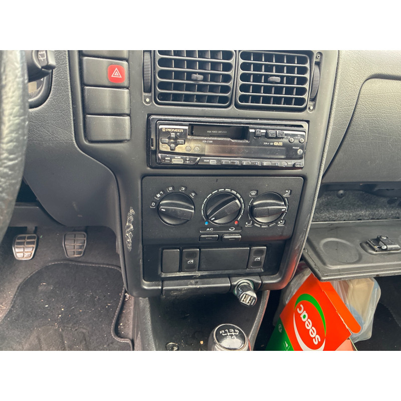 Vitre avant droit VOLKSWAGEN POLO 3 Photo n°13