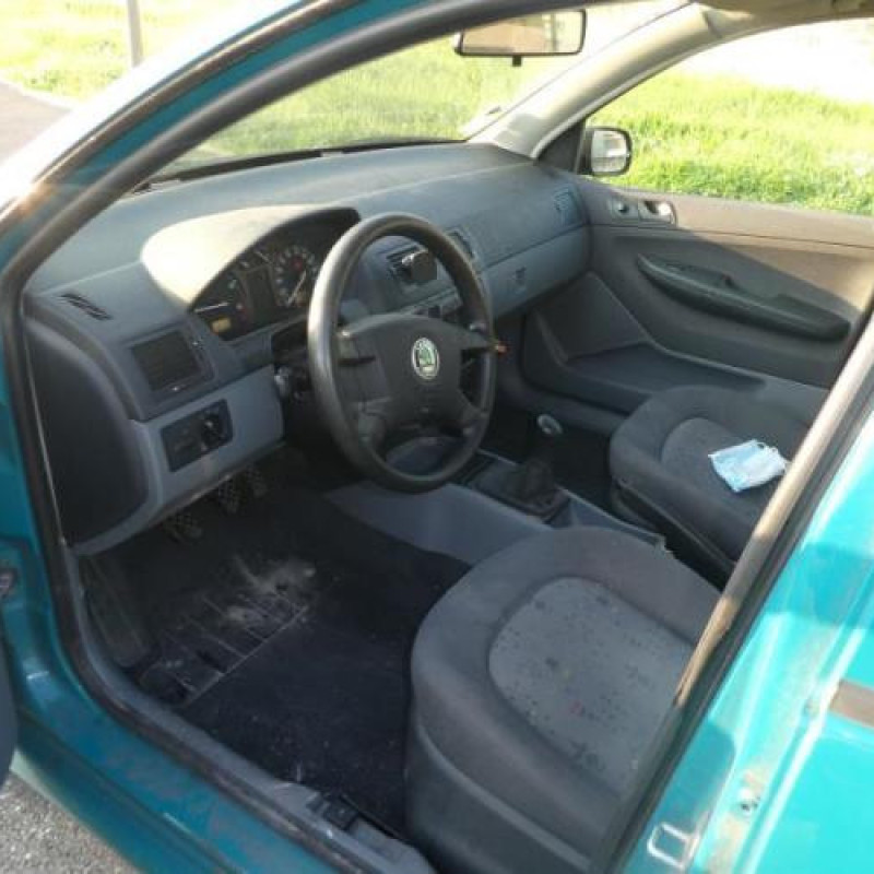 Malle/Hayon arriere SKODA FABIA 1 Photo n°7