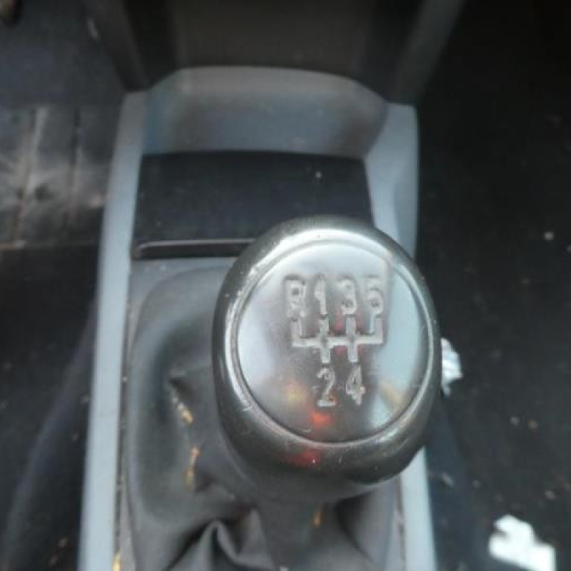 Malle/Hayon arriere SKODA FABIA 1 Photo n°8