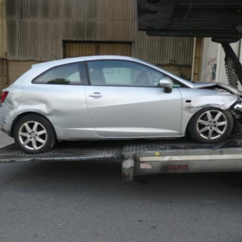 Attache ceinture arriere gauche SEAT IBIZA 4 Photo n°5