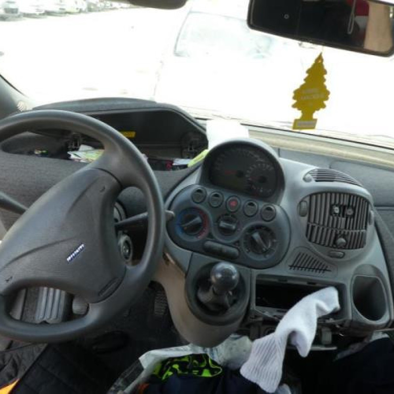 Pare choc arriere FIAT MULTIPLA Photo n°15