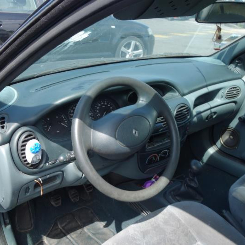 Malle/Hayon arriere RENAULT MEGANE 1 Photo n°9