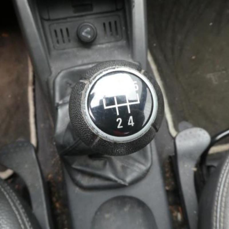 Malle/Hayon arriere OPEL TIGRA 2 Photo n°10