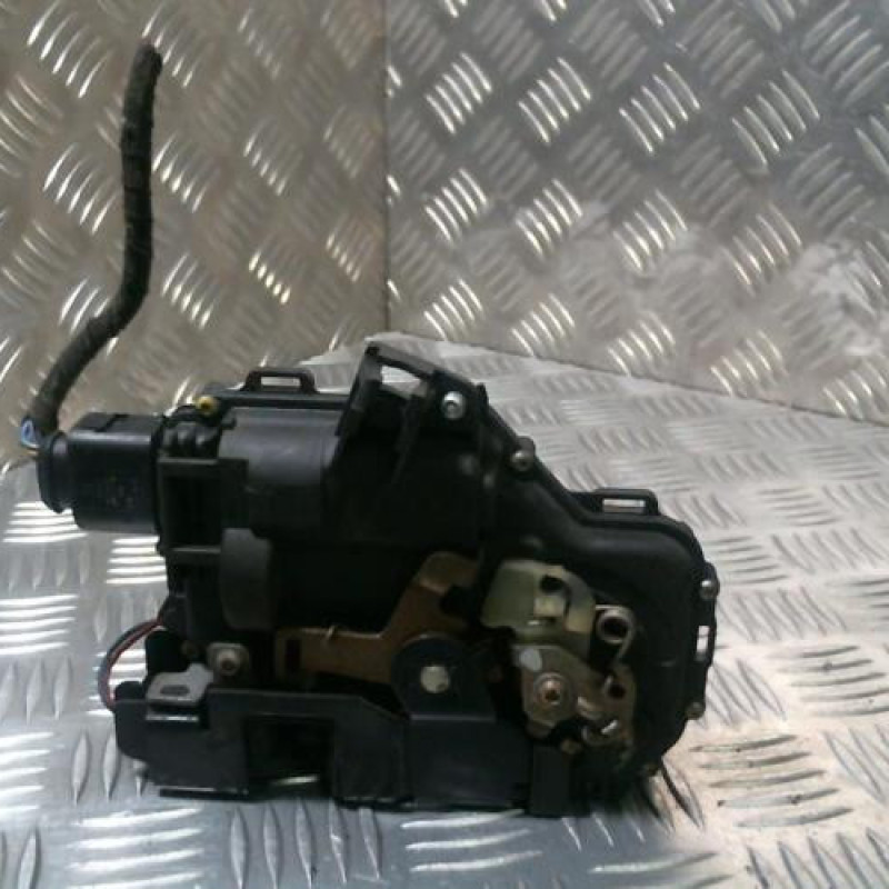 Serrure avant droit VOLKSWAGEN GOLF 4 Photo n°3