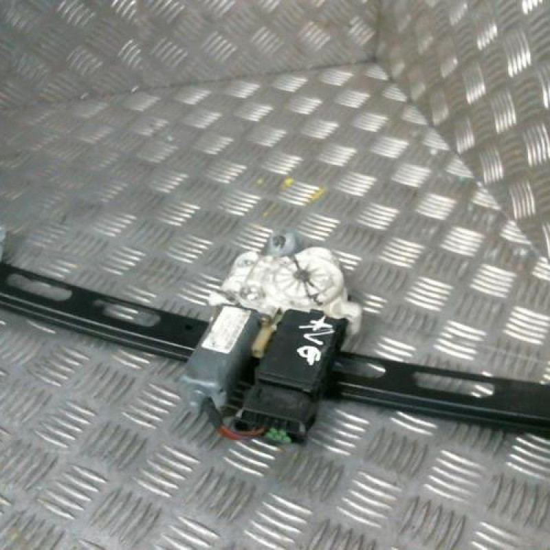 Leve vitre electrique avant gauche MERCEDES CLASSE A 168 Photo n°2