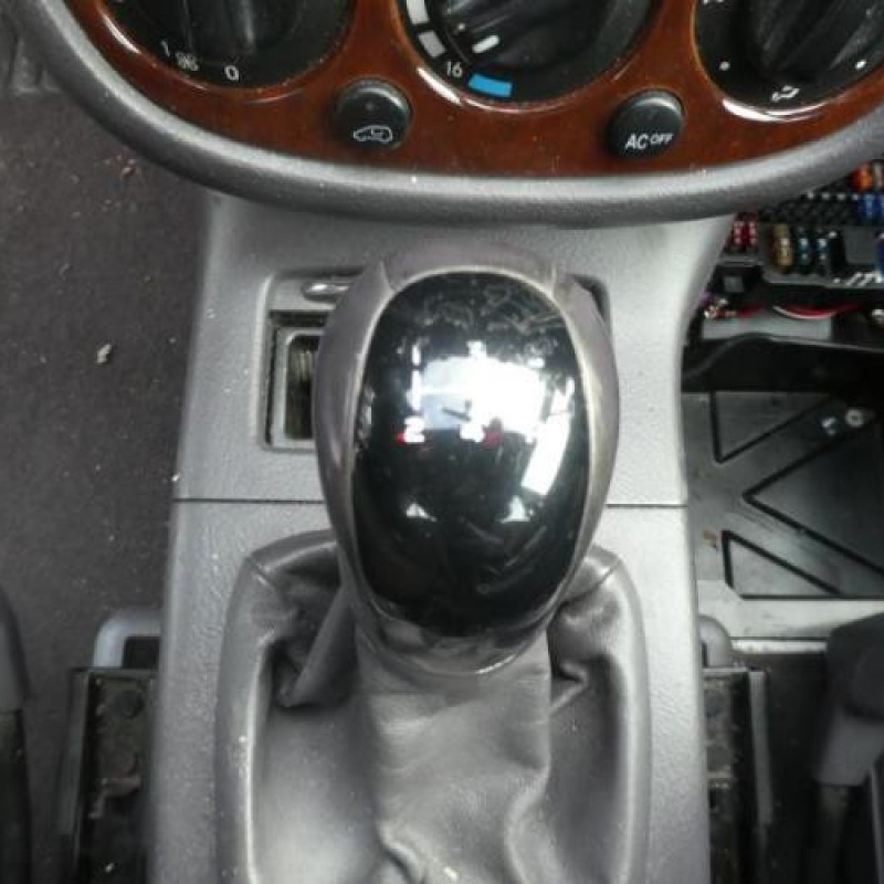 Leve vitre electrique avant gauche MERCEDES CLASSE A 168 Photo n°8
