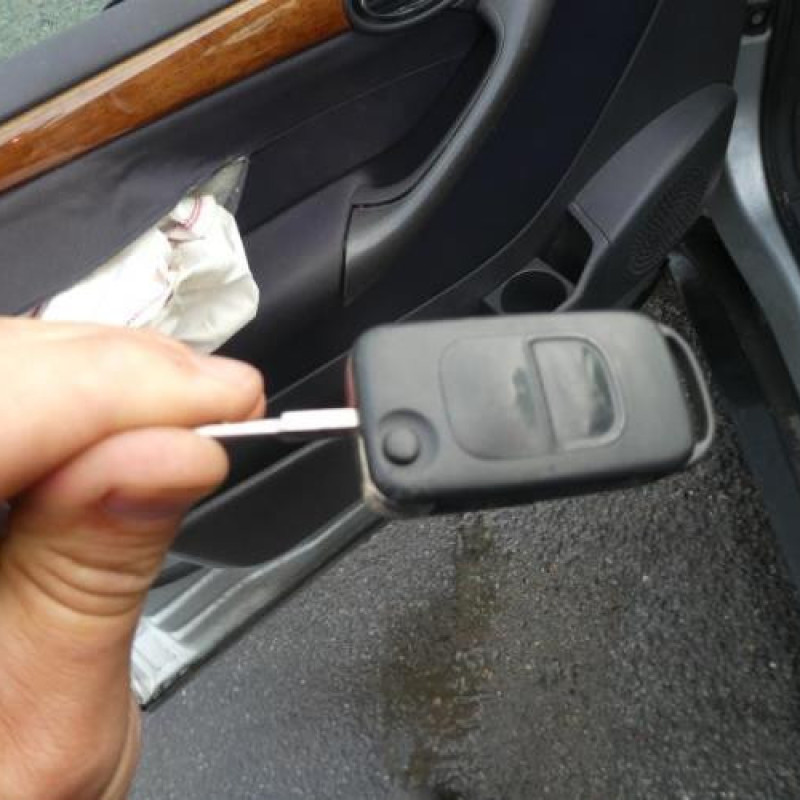 Leve vitre electrique avant gauche MERCEDES CLASSE A 168 Photo n°13