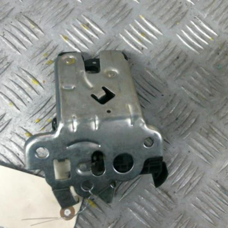 Serrure de coffre SKODA SUPERB 2 Photo n°1